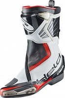 Held Newton,  boots